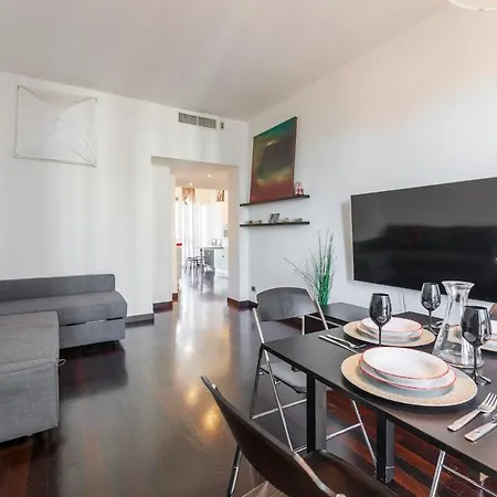 Designer Between Brera And Arco Apartman